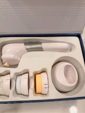 L'CORE Paris Ultra Micro Dermabrasion Brush - White Pearl Box